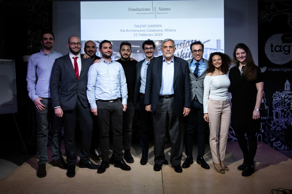 Il team dei vincitori con il presidente della Fondazione Alamo